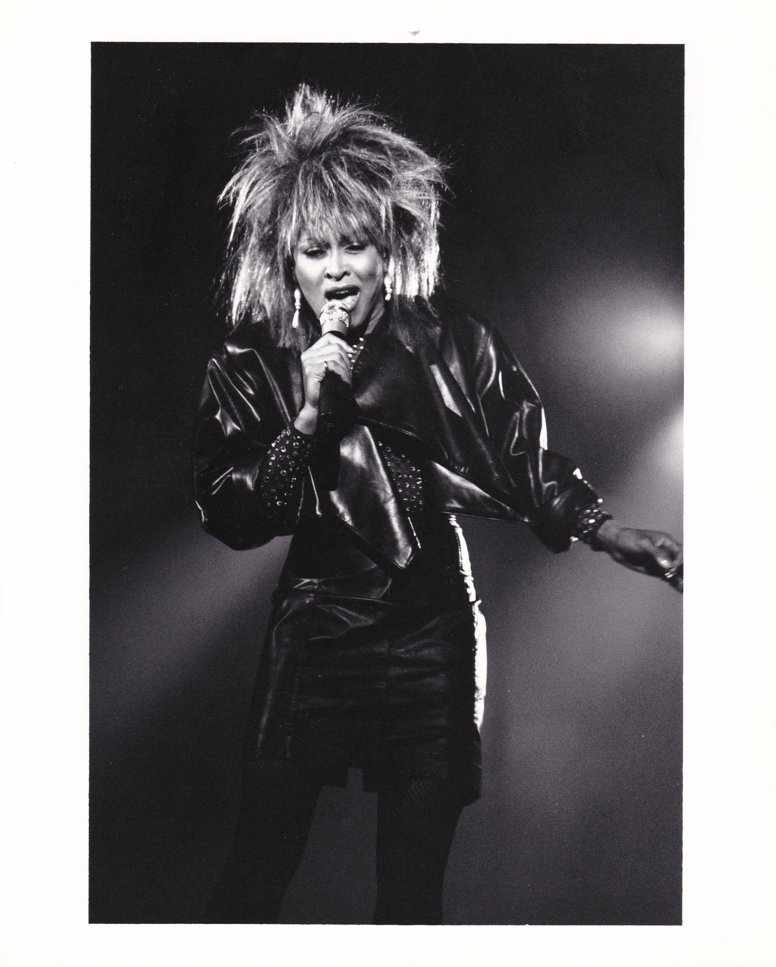 Rock singer Tina Turner performs in 1987 PUBLICATIONxNOTxINxUSA Copyright: xRonxWolfsonx/xRockxNegativesx/xMediaPunchx