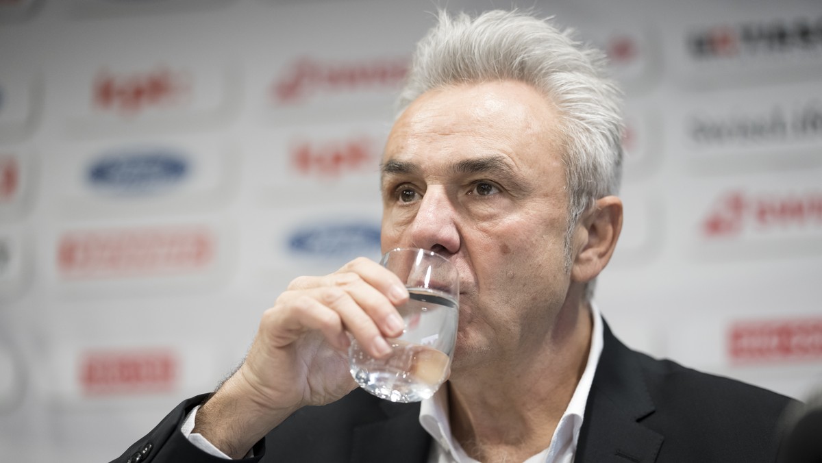 Urs Kessler, Praesident Swiss Ice Hockey Federation spricht ueber seine Bilanz nach 100 Tagen im Amt an der Medienkonferenz der Swiss Ice Hockey Federation (SIHF) am Mittwoch, 3. Dezember 2025 im Hote ...