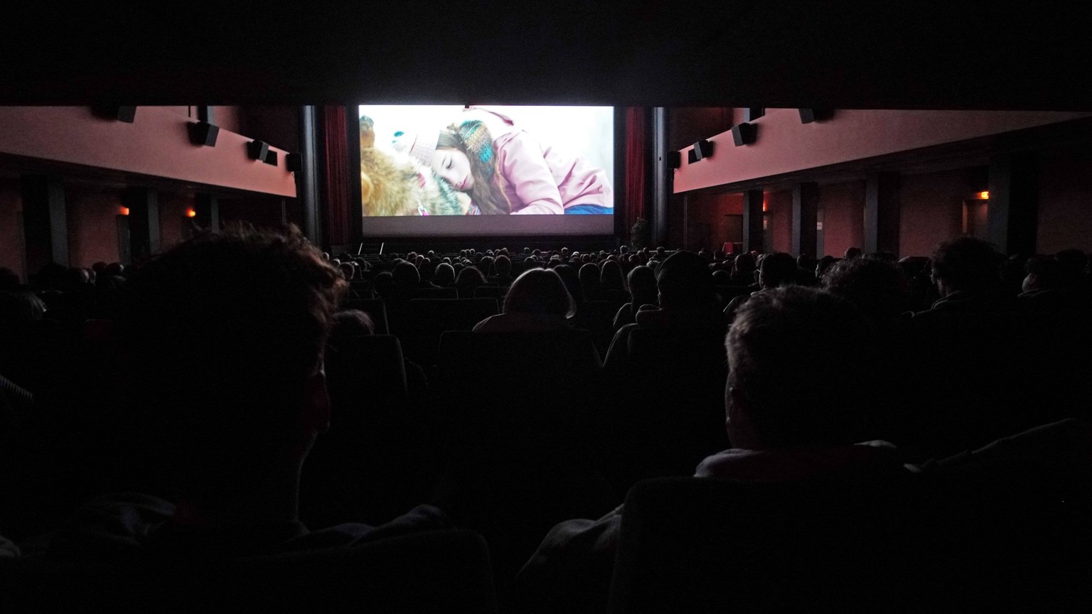 Voller Kinosaal bei der Vorstellung von Mystere, Franz�sische Filmtage T�bingen 2022 *** Full cinema hall at the screening of Mystere, French Film Days T�bingen 2022