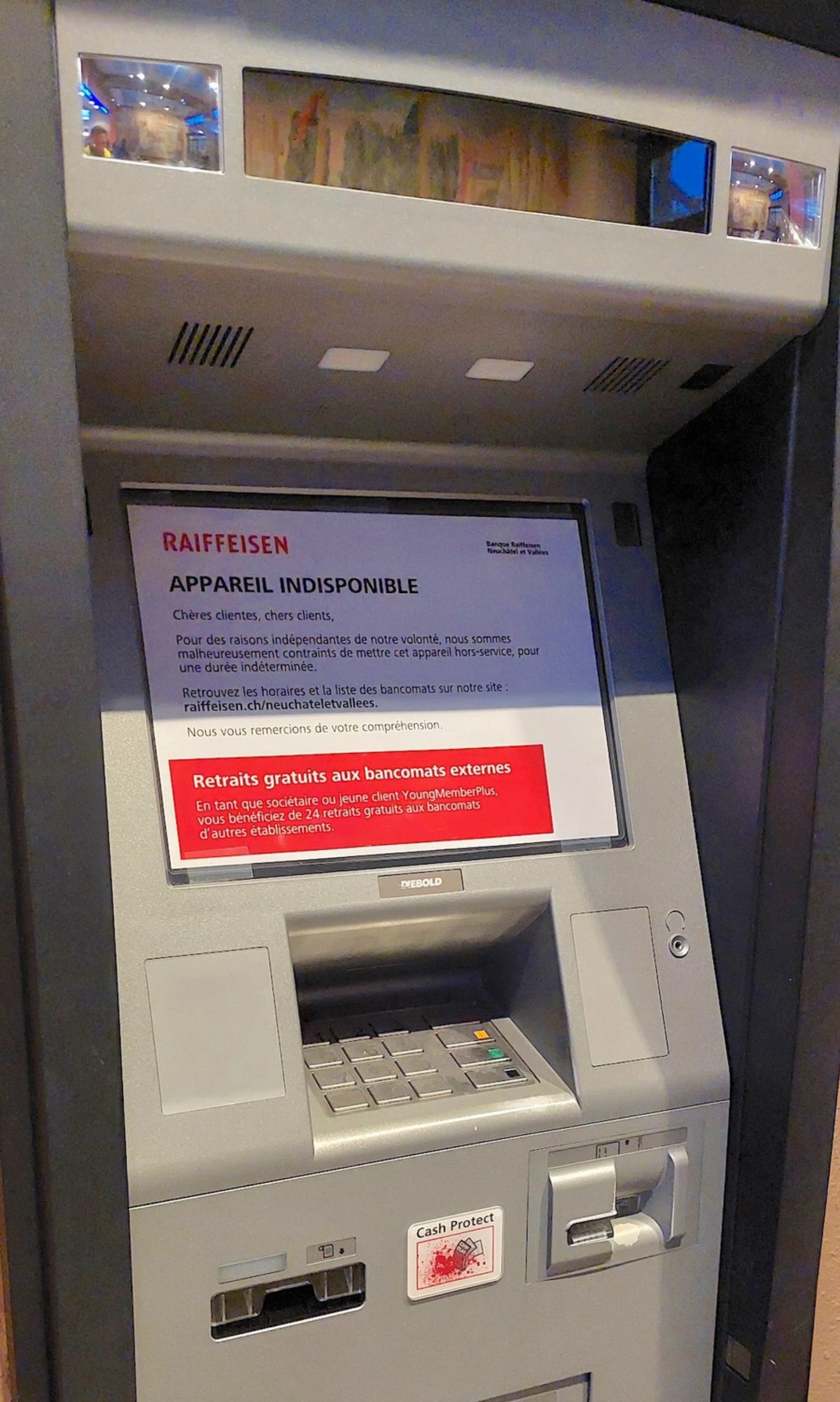 Le bancomat de la gare de Neuchâtel a été mis hors-service par les CFF.