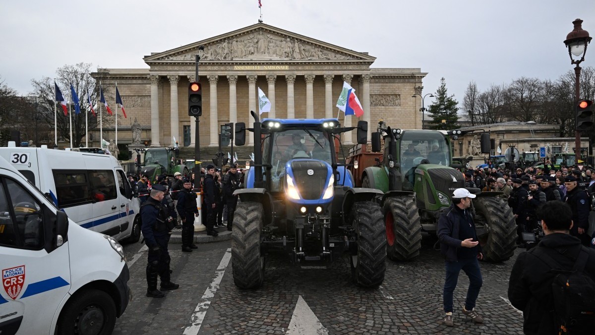 Farmers with their tractors protest in front of the National Assembly to demand "concrete and immediate action" from the government, in Paris on January 13, 2026. Called by the French union  ...
