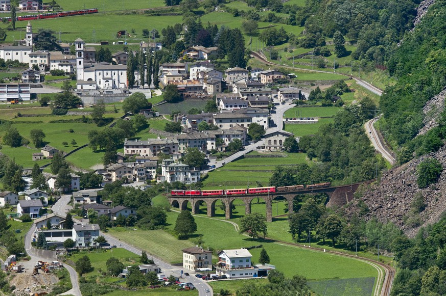 A train of the Rhaetian Railway (RhB) passes the curcuit viaduct on the Bernina line near Brusio in the Val Poschiavo valley in the canton of Grisons, Switzerland, pictured on July 9, 2008. The railwa ...