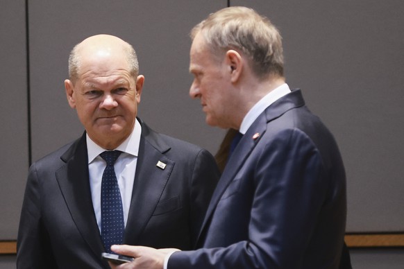 Germany&#039;s Chancellor Olaf Scholz, left, speaks with Poland&#039;s Prime Minister Donald Tusk during a round table meeting at an EU summit in Brussels, Thursday, March 20, 2025. (Olivier Hoslet, P ...