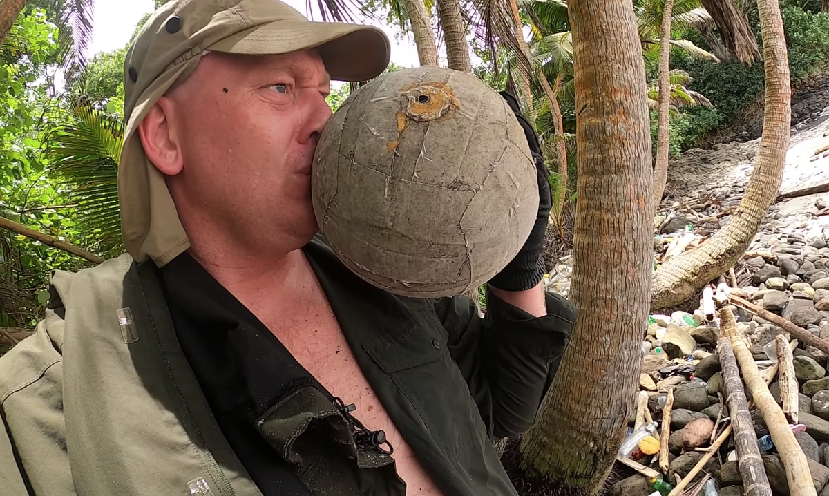 Knossi hat bei 7 v.s Wild in Panama seinen «Wilson»-Moment.