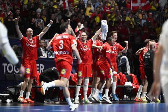 epa10439274 Denmark's team celebrate after winning the IHF Men's World Championship handball final match between Denmark and France, in Stockholm, Sweden, 29 January 2023. EPA/Jessica Gow SWEDEN OUT