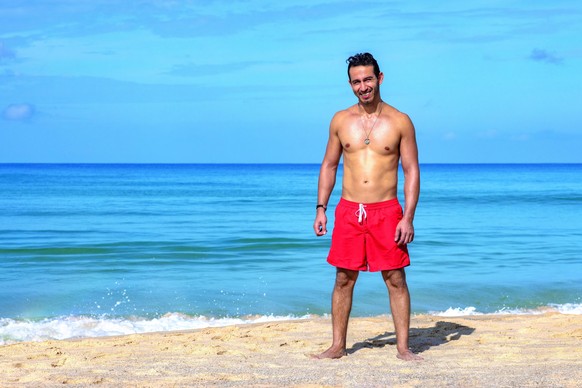 Bachelorette Schweiz 2022, Kandidaten: Gökhan aus Aargau, Strandfoto