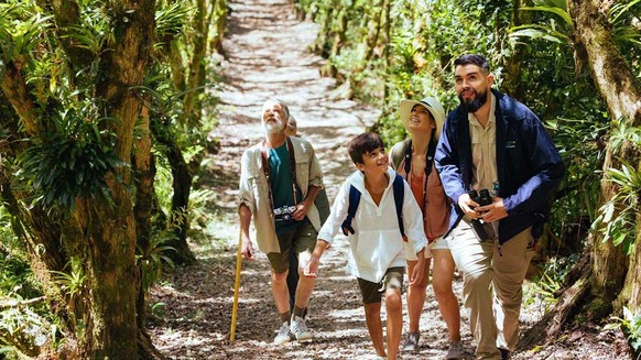 Entdeckerfreude: Auf geführter Tour durch das Curi-Cancha-Reservat.