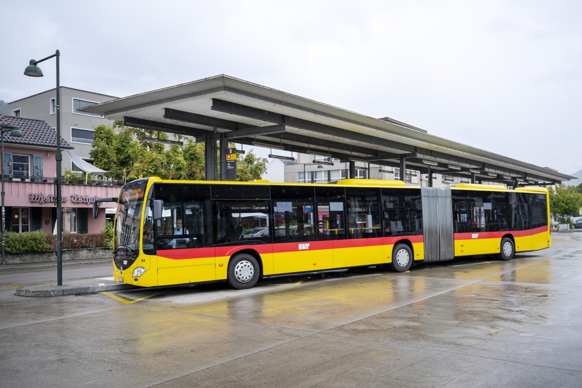 Ein Bus der Baselland Transport AG, BLT, am Bahnhof in Sissach, am Dienstag, 25. August 2026. (KEYSTONE/Georgios Kefalas)