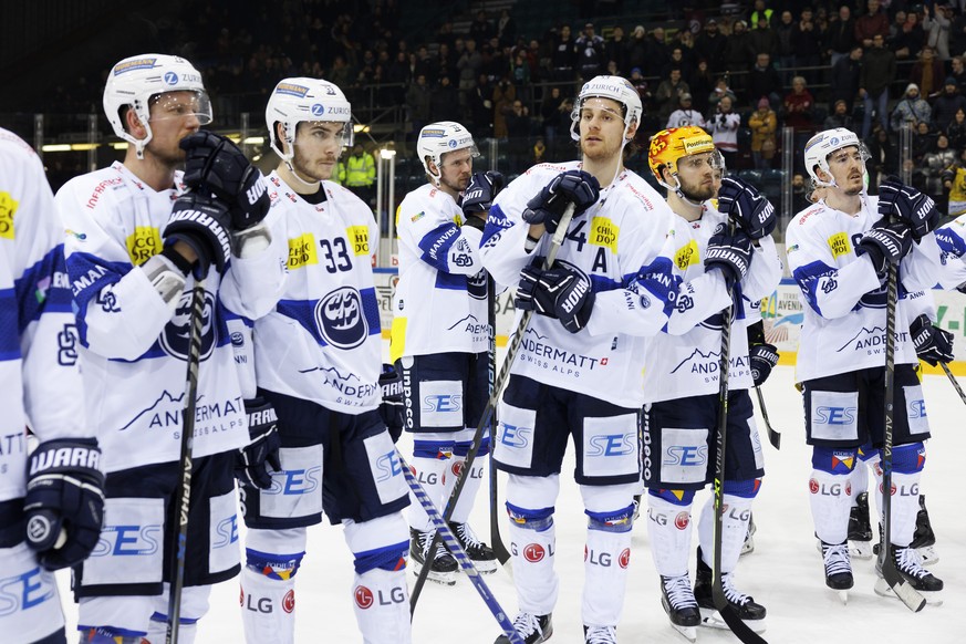 Ambri-Piotta's players look disappointed after losing against the team Geneve-Servette, during a National League regular season game of the Swiss Championship between Geneve-Servette HC and HC Ambri-P ...
