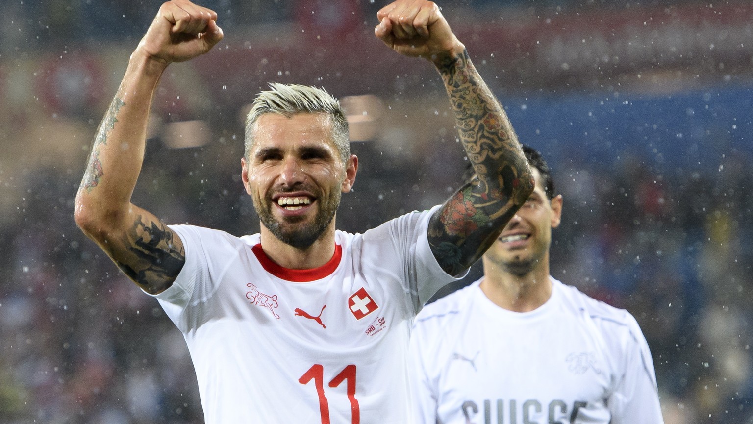 epa06832250 Switzerland&#039;s midfielder Valon Behrami celebrates the victory during the FIFA World Cup 2018 group E preliminary round soccer match between Switzerland and Serbia at the Arena Baltika ...