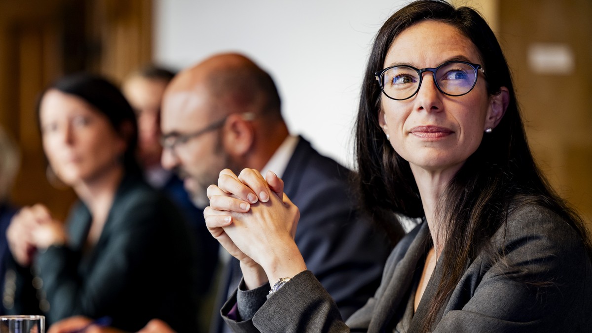 Celine Vara, membre du Gouvernement neuchatelois reagit lors d'une conference de presse du Conseil d'Etat du canton de Neuchatel avec presentation du budget 2026 ainsi que du plan financier  ...