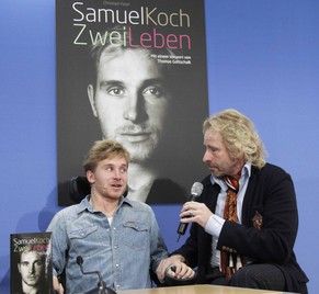 Thomas Gottschalk und Samuel Koch bei einer Buch-Präsentation 2012.