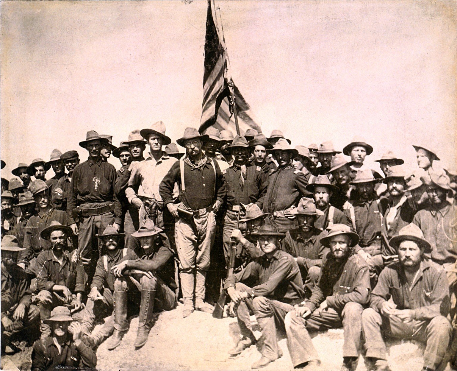 Mittig: Colonel Theodore Roosevelt auf Kuba nach der Schlacht von San Juan im Sommer 1898. Seine Kavallerietruppe war als «Rough Riders» berüchtigt.