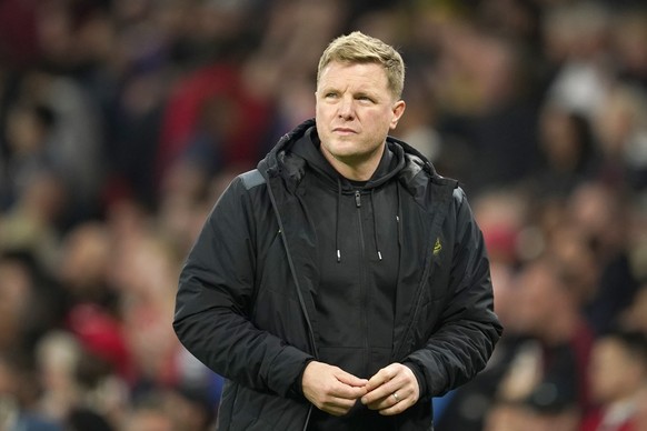 Newcastle&#039;s head coach Eddie Howe walks off the pitch at half-time of the English Premier League soccer match between Manchester United and Newcastle United, in Manchester, England, Wednesday, Ma ...