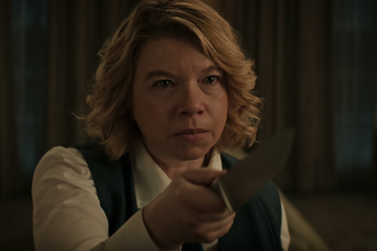 You. Alison Pargeter as Dawn in episode 406 of You. Cr. Courtesy of Netflix © 2023