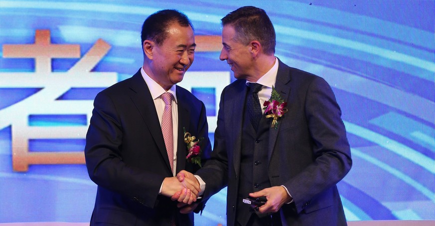 Wanda-Chef Wang Jianlin (l.) mit Infront-Chef Blatter: Des Geschäft ist besiegelt.