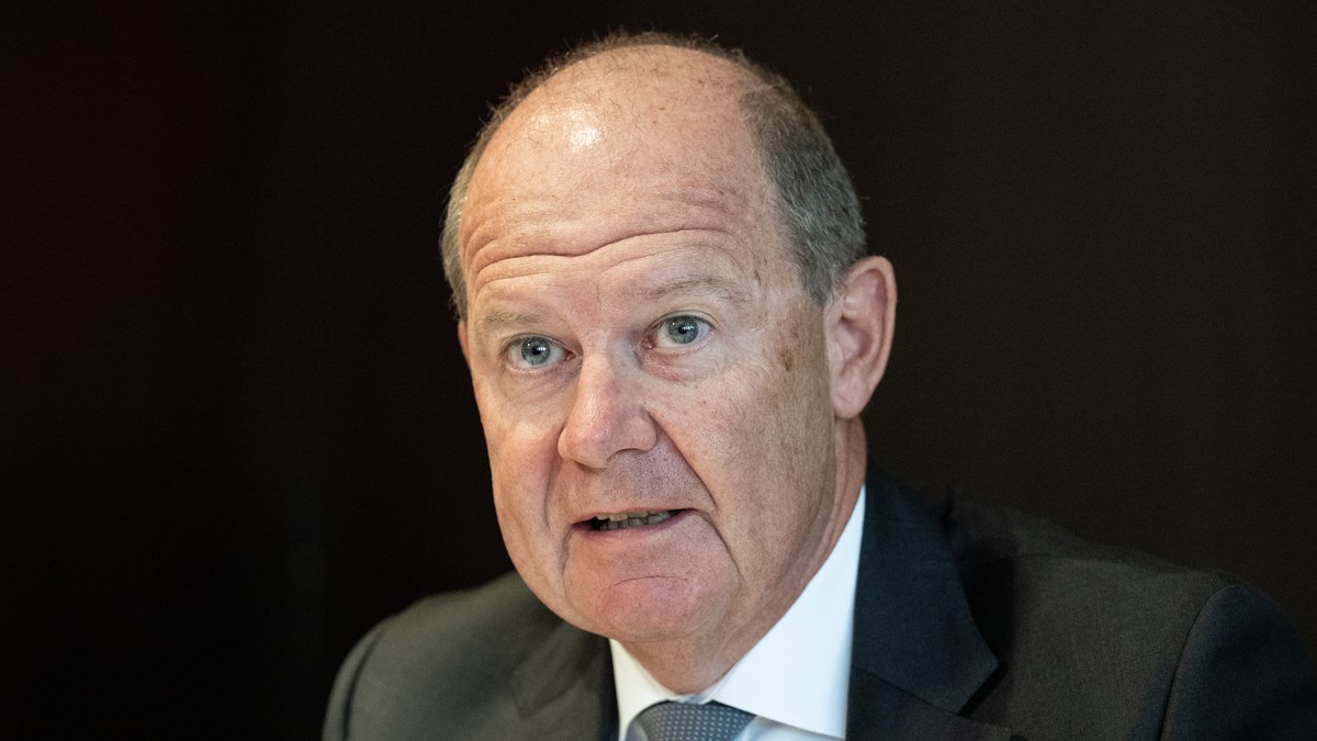 Valentin Vogt, Praesident Schweizerischer Arbeitgeberverband SAV, spricht an einer Medienkonferenz ueber die Eidgenoessischen Vorlagen zur AHV, Verrechnungssteuer und Massentierhaltung, am Donnerstag, ...