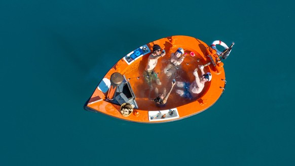 Rauszeit spezielle Wellness in der Schweiz beste Spa Hot Tug Boot Brienzersee Iseltwald Brienz
