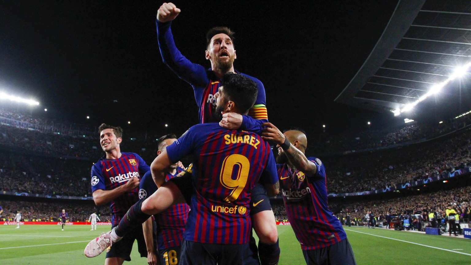 Messi wird von seinen Teamkollegen völlig zu Recht auf Händen getragen.