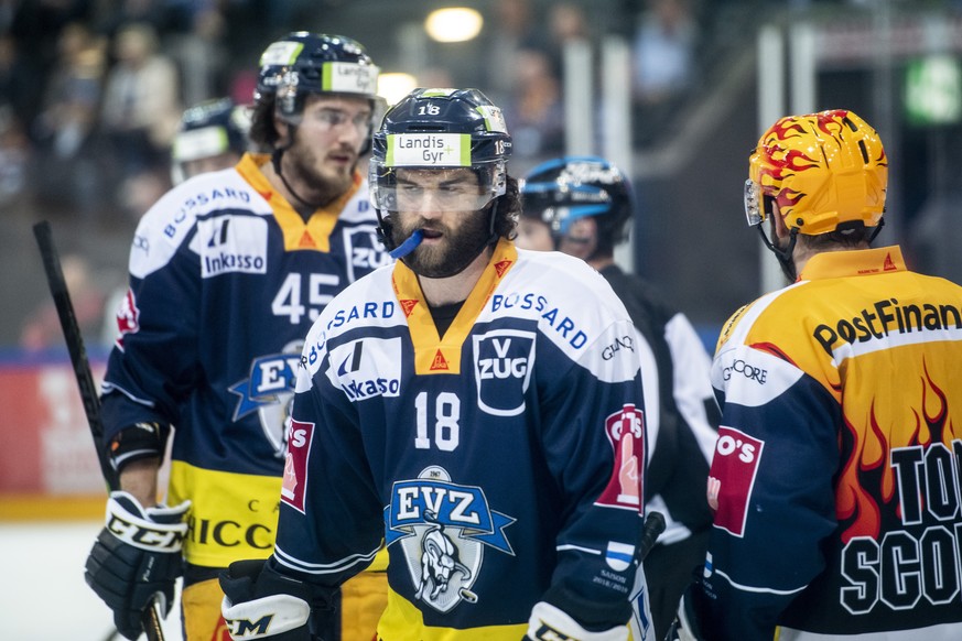 Zugs Dominik Schlumpf reagiert im vierten Eishockey Playoff-Finalspiel der National League zwischen dem EV Zug und dem SC Bern, am Donnerstag, 18. April 2019, in der Bossard Arena in Zug. (KEYSTONE/En ...