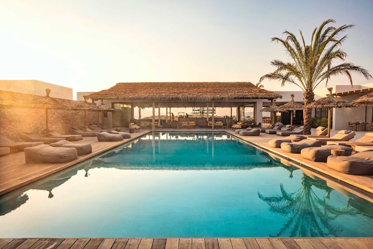 Der zum Relaxen einladende Pool im OKU Kos.