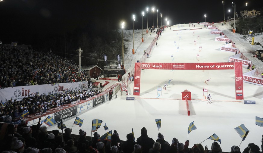 epa06486373 A general view of the FIS Alpine Skiing World Cup parallel slalom city event in Stockholm, Sweden, 30 January 2018. EPA/Pontus Lundahl/TT SWEDEN OUT SWEDEN OUT