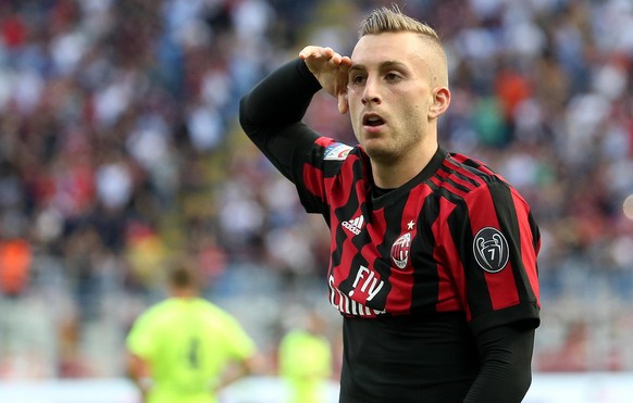 Milan forward Gerad Deulofeu celebrates after scoring a goal during the Italian serie A soccer match between AC Milan and Bologna at the Giuseppe Meazza stadium in Milan, Sunday, May 21, 2017. (Matteo ...