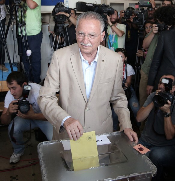 Erdogans wichtigster Gegner Ekmeleddin Ihsanoglu erhielt nach offiziellen Angaben 38,33 Prozent aller Stimmen.&nbsp;&nbsp;