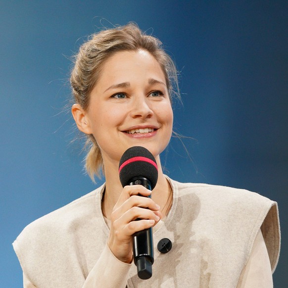 77. Frankfurter Buchmesse in Frankfurt am Main, Deutschland 18.10.2025: Giulia Enders FRANKFURT AM MAIN, Deutschland. 18. Oktober 2025. Giulia Enders *1990, deutscher Autor auf der 77. Frankfurter Buc ...