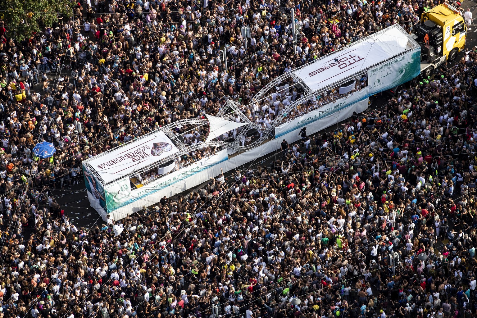 Aerial view of the annual technoparade &quot;Street Parade&quot; in the city center of Zurich, Switzerland, on Saturday, August 10, 2019. (KEYSTONE/Alexandra Wey)