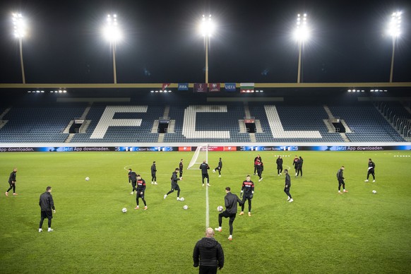 epa09582325 Players of Bulgaria attend their team&#039;s training session at swissporarena in Luzern, Switzerland, 14 November 2021. Bulgaria will face Switzerland in their FIFA World Cup 2022 qualify ...