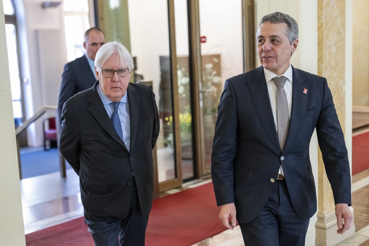 Swiss Federal Councillor and Foreign Minister Ignazio Cassis, right, welcomes Martin Griffiths, Under-Secretary-General for Humanitarian Affairs and Emergency Relief Coordinator at the United Nations  ...