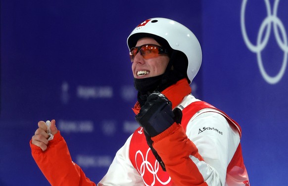 epa09759324 Pirmin Werner of Switzerland reacts during Men&#039;s Freestyle Skiing Aerials qualification at the Zhangjiakou Genting Snow Park at the Beijing 2022 Olympic Games, Beijing municipality, C ...