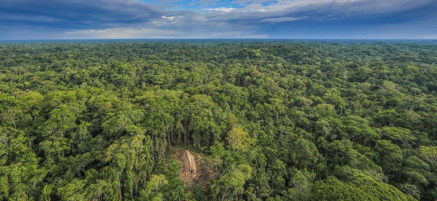 Der Himmel über Brasilien Mitte Dezember – doch halt: Ist das etwa eine Hütte?