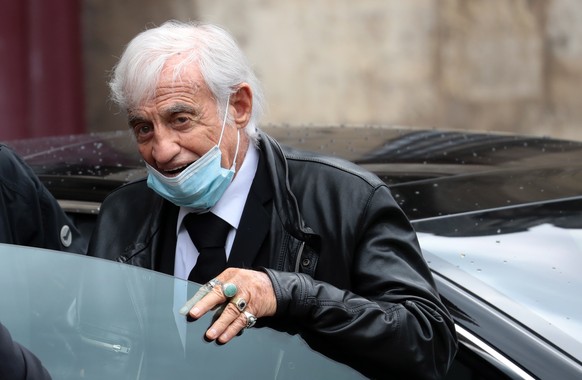 epa08464929 French actor Jean-Paul Belmondo wears a face mask as he attends the funeral ceremony of the French actor Guy Bedos at the Church of Saint-Germain-des-Pres in Paris, France, 04 June 2020. B ...