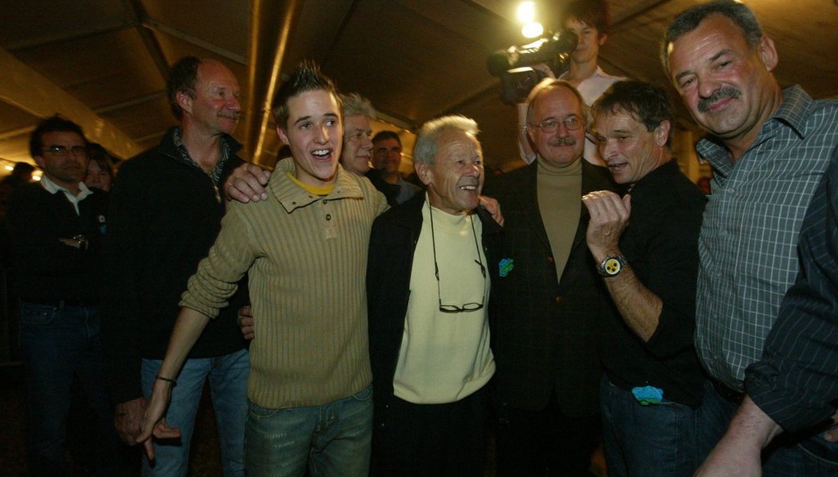 Jacques Cornu, Ex-Langstreckenweltmeiser, Motorrad Weltmeister Tom Luethi, Luigi Taveri, Ex-Motorrad Weltmeister, Bundespraesident Samuel Schmid, Rolf Biland und Kurt Waltisberger, Ex-Weltmeister Seit ...
