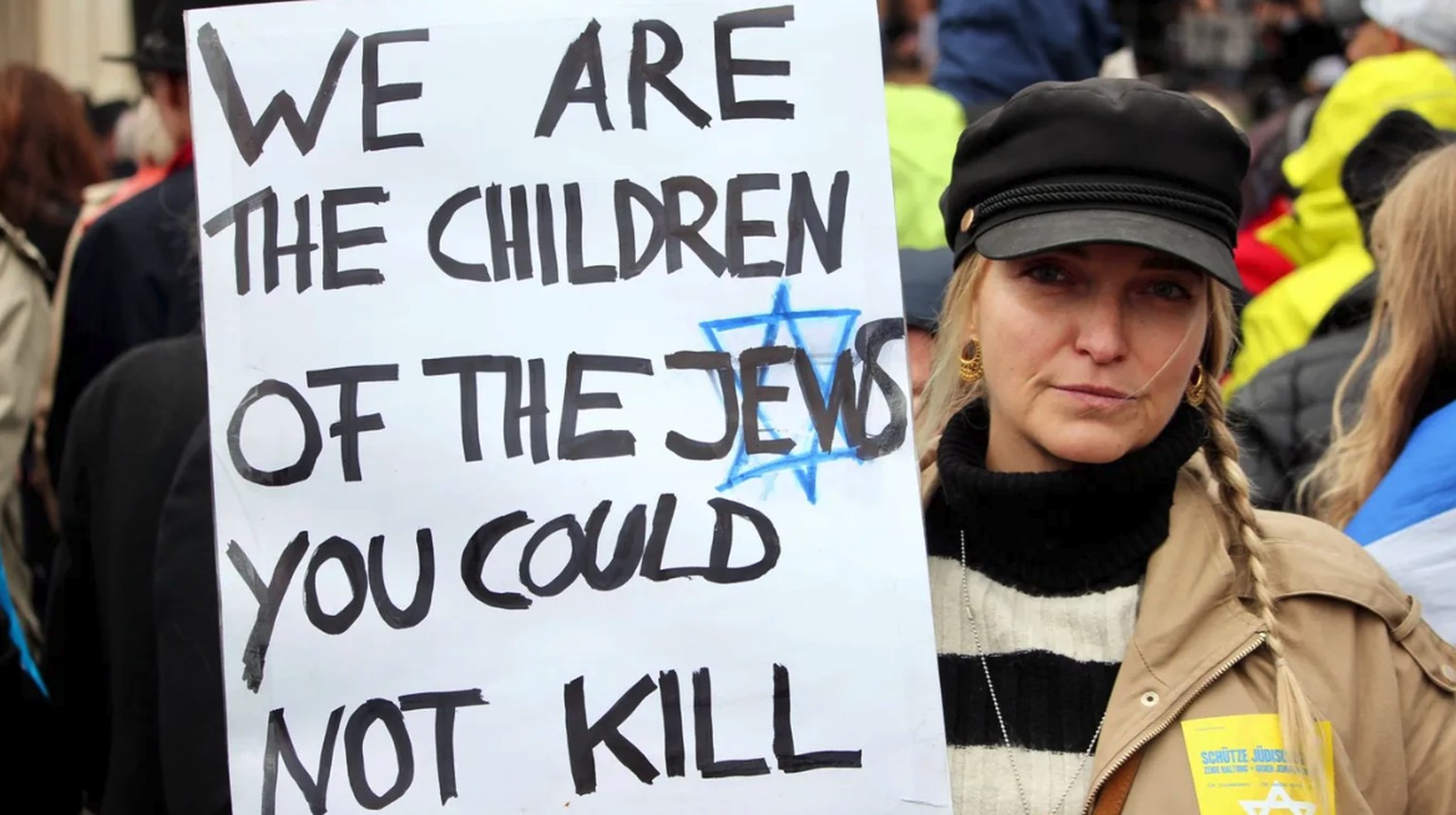 Die Münchnerin Bianca bei der Demonstration gegen Judenhass am Sonntag: Sie erwägt, nach Israel auszuwandern.
