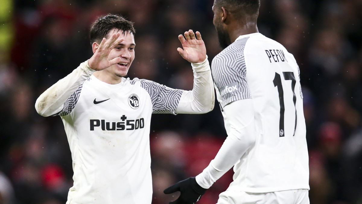 epa09630414 Young Boys' Fabian Rieder (L) celebrates after scoring with Young Boys' Jordan Siebatcheu during the UEFA Champions League group F soccer match between Manchester United and Youn ...