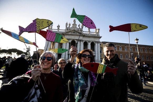 epa08071694 Supporters of the &#039;Sardines&#039;, an anti-populist left-wing movement, during a rally at San Giovanni Square in Rome, Italy, 14 December 2019. Italy&#039;s Anti-Salvini &#039;Sardine ...