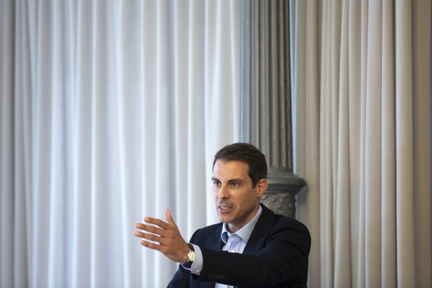 Staenderat Thierry Burkart gibt waehrend einer Medienkonferenz die Kandidatur fuer das Praesidium der FDP Schweiz bekannt, am Montag, 16. August 2021 in Bern. (KEYSTONE/Peter Klaunzer)