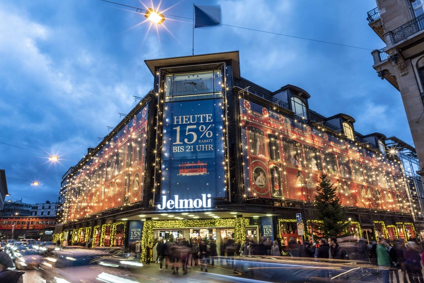Weihnachtsbeleuchtung Jelmoli Kaufhaus in Z¸rich, Schweiz *** Christmas lighting Jelmoli department store in Zurich, Switzerland