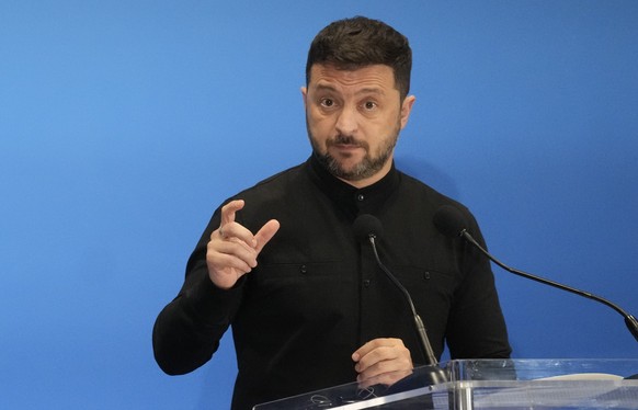 Ukraine&#039;s President Volodymyr Zelenskyy speaks with reporters during the Ukraine Recovery Conference at La Nuvola convention center in Rome, Thursday, July 10, 2025. (AP Photo/Gregorio Borgia)
It ...