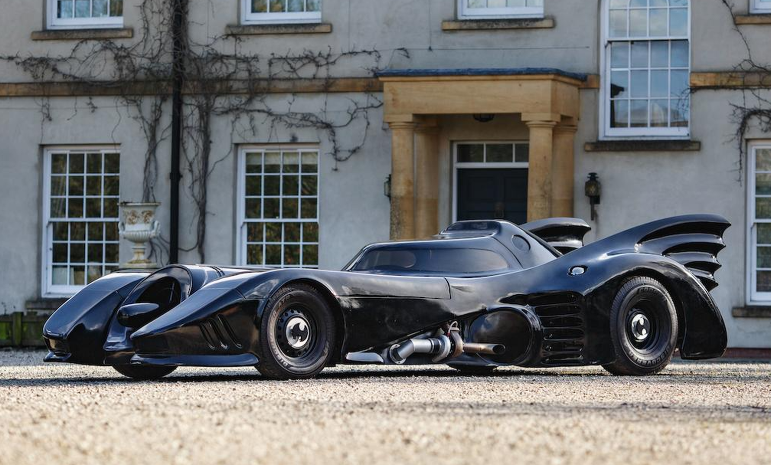 Z Cars Batmobile Replika Auto retro https://www.bonhams.com/auctions/26807/lot/89/
