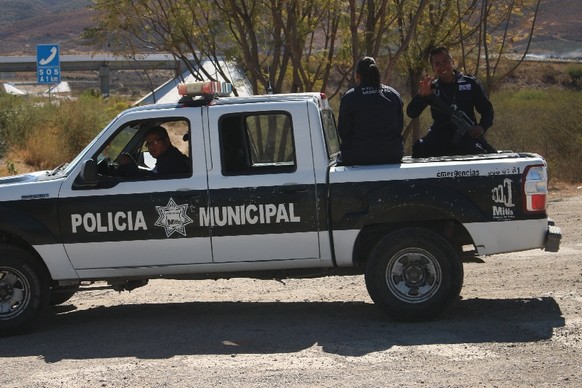 M wie Maschinengewehr: Polizisten mit Maschinengewehr auf einem Pick-up: In Mexiko das Normalste der Welt.