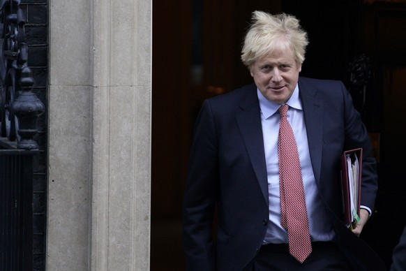 epa08175204 British Prime Minister Boris Johnson departs 10 Downing Street for Prime Ministers Questions (PMQs) at the House of Commons in Central London, Britain, 29 January 2020. EPA/WILL OLIVER