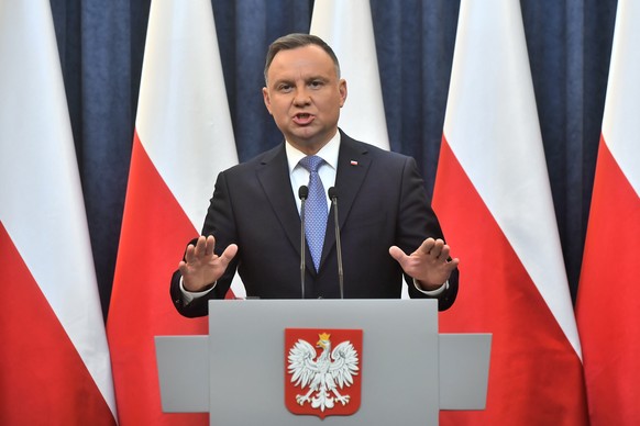 epa09657834 Polish President Andrzej Duda speaks during a press conference at the Presidential Palace in Warsaw, Poland, 27 December 2021. Polish President Andrzej Duda has vetoed a new media law on 2 ...