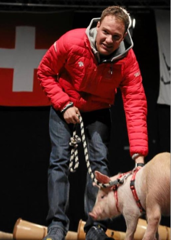 Schwein gehabt, äääh bekommen. Colognas neuster Freund heisst Sochi und ist ein Schwein. Dieses rosarote Willkommensgeschenk erhielt der Davoser bei seiner Rückkehr in die Schweiz.&nbsp;Grund für dies ...