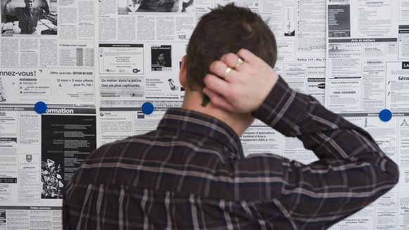 ZUR MITTEILUNG DES SECO, DASS DIE ARBEITSLOSENQUOTE IM AUGUST AUF 3,2 PROZENT GESTIEGEN IST, STELLEN IHNEN AM FREITAG, DEM 9. SEPTEMBER 2016, FOLGENDES ARCHIVBILD ZUR VERFUEGUNG - Une personne au chom ...