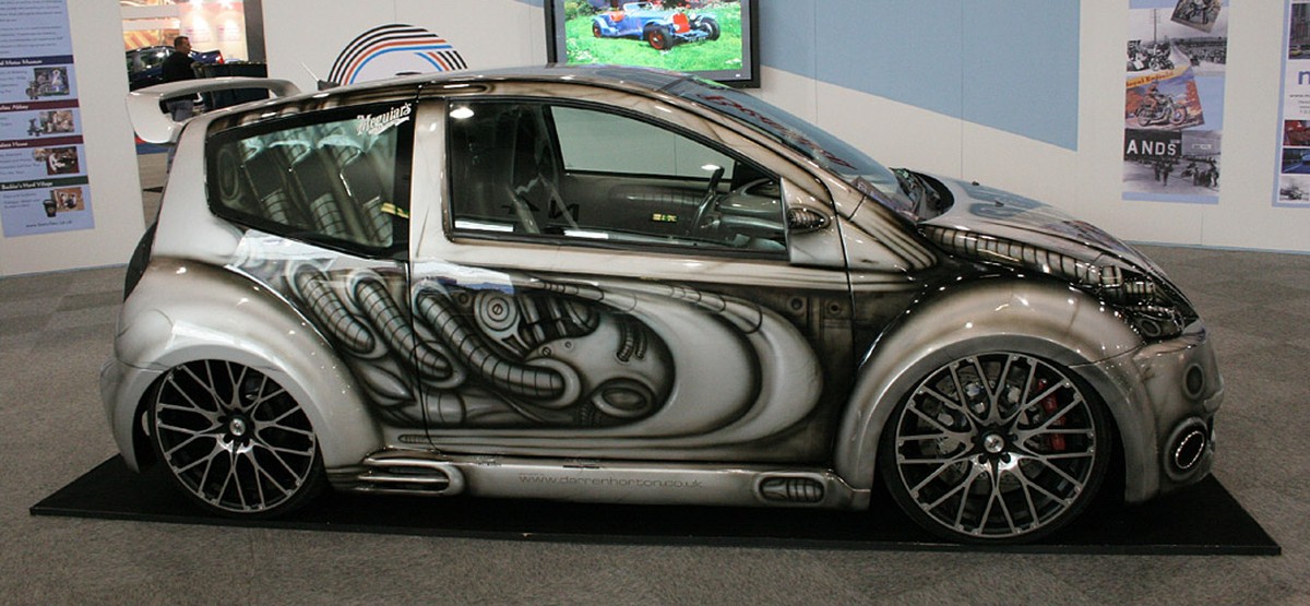 Ich bin mega Fan von H.R. Giger und höre gerne Trance. Und mein Cousin, der kann so Airbrush, weisch!?