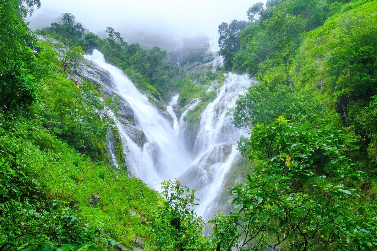 Pitugro Wasserfall Umphang Wildlife Sanctuary Thailand Natur in Herzform (Seen, Insel, Fels)
